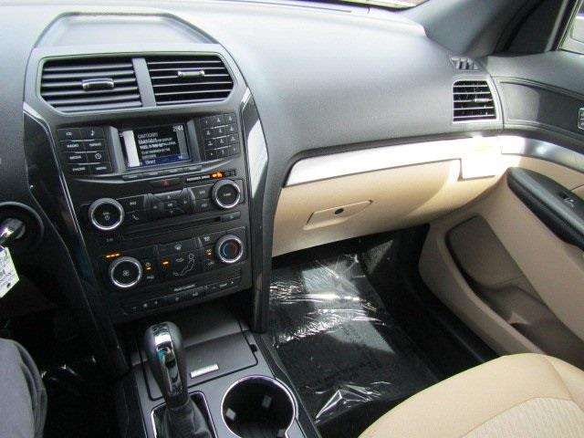 Ford Explorer 2017 photo 17